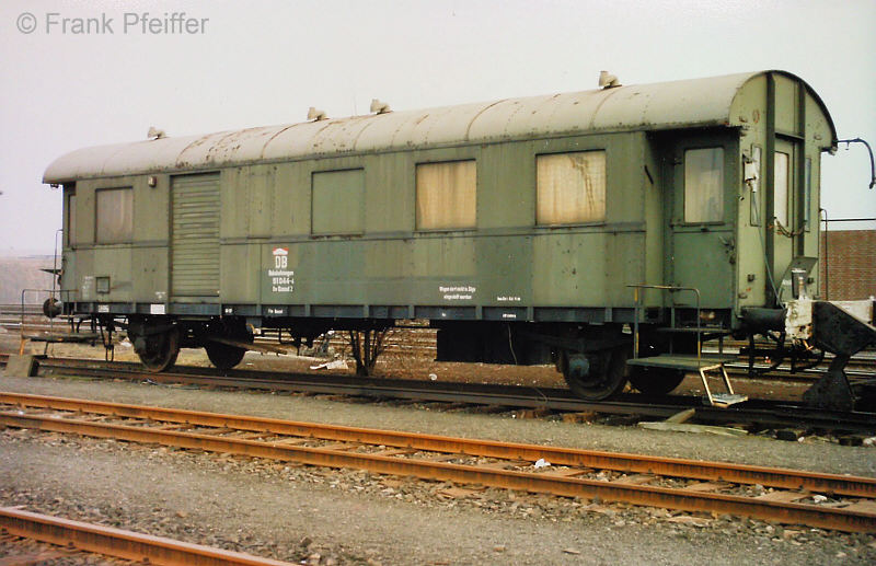 61044